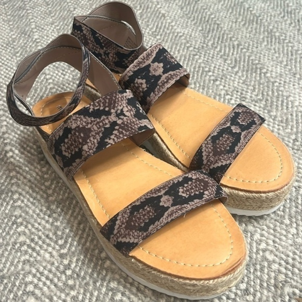 New Madden Girl breee espadrille platform womens sandals size 8.5 snake print